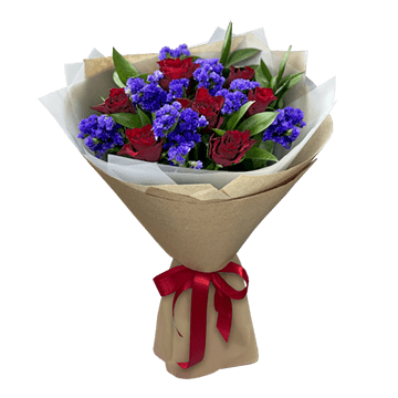 Bouquet of roses with lemonium