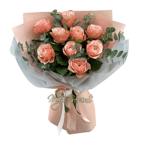 Букет из розовых роз (60 см), оформленный в фетр