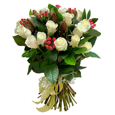 Bouquet of roses, hypericum and fir cones.